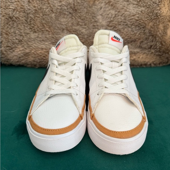 Nike Women's Court Legacy Low Sneaker - Picture 2 of 5